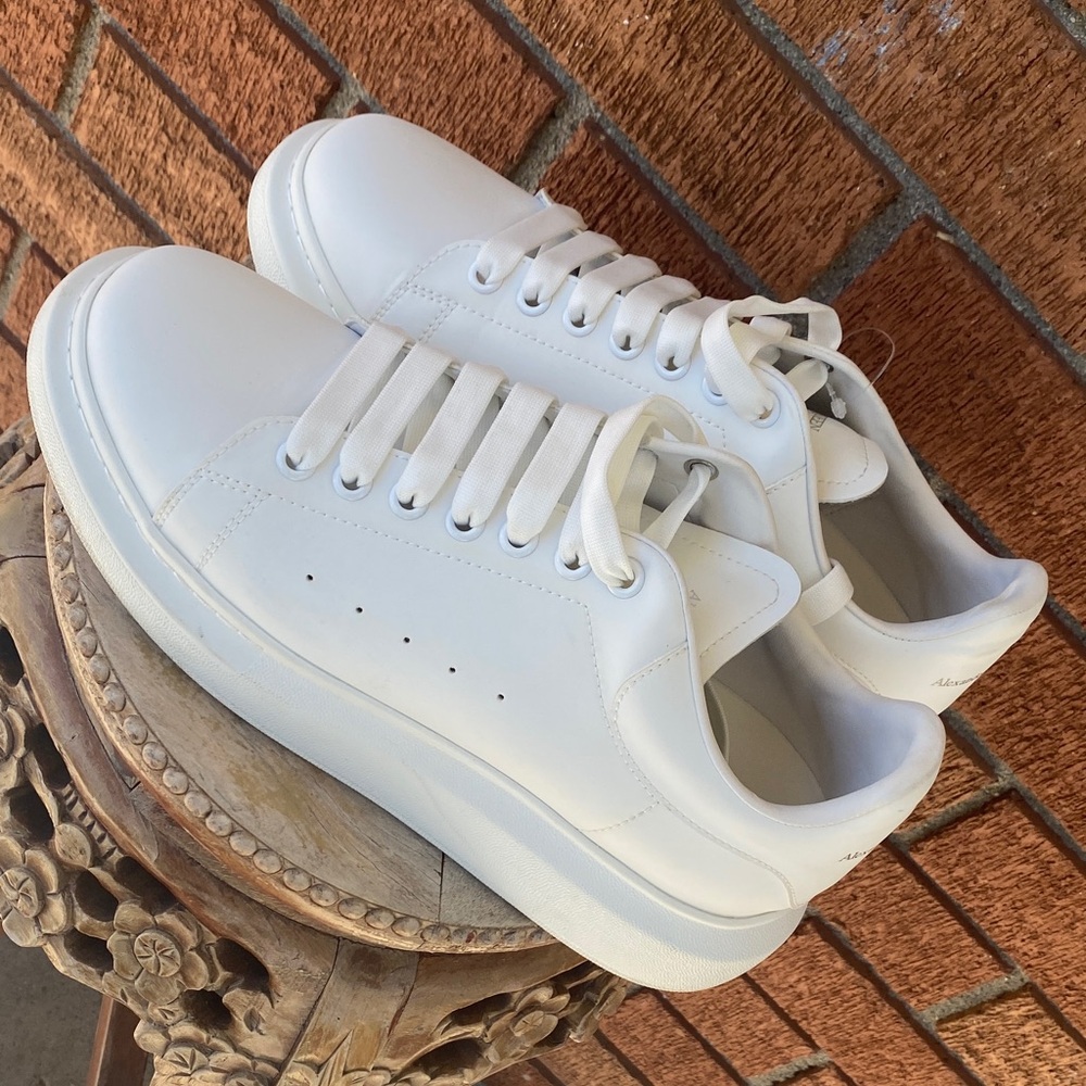 White Men’s Low-Top Leather Sneakers